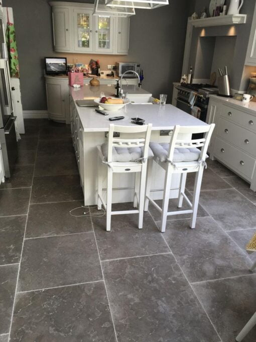 Arctic Grey Tumbled Limestone - products arctic grey tumlbed rs02